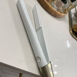 T3 Single Pass Flat Iron. Like new. Model 76500.